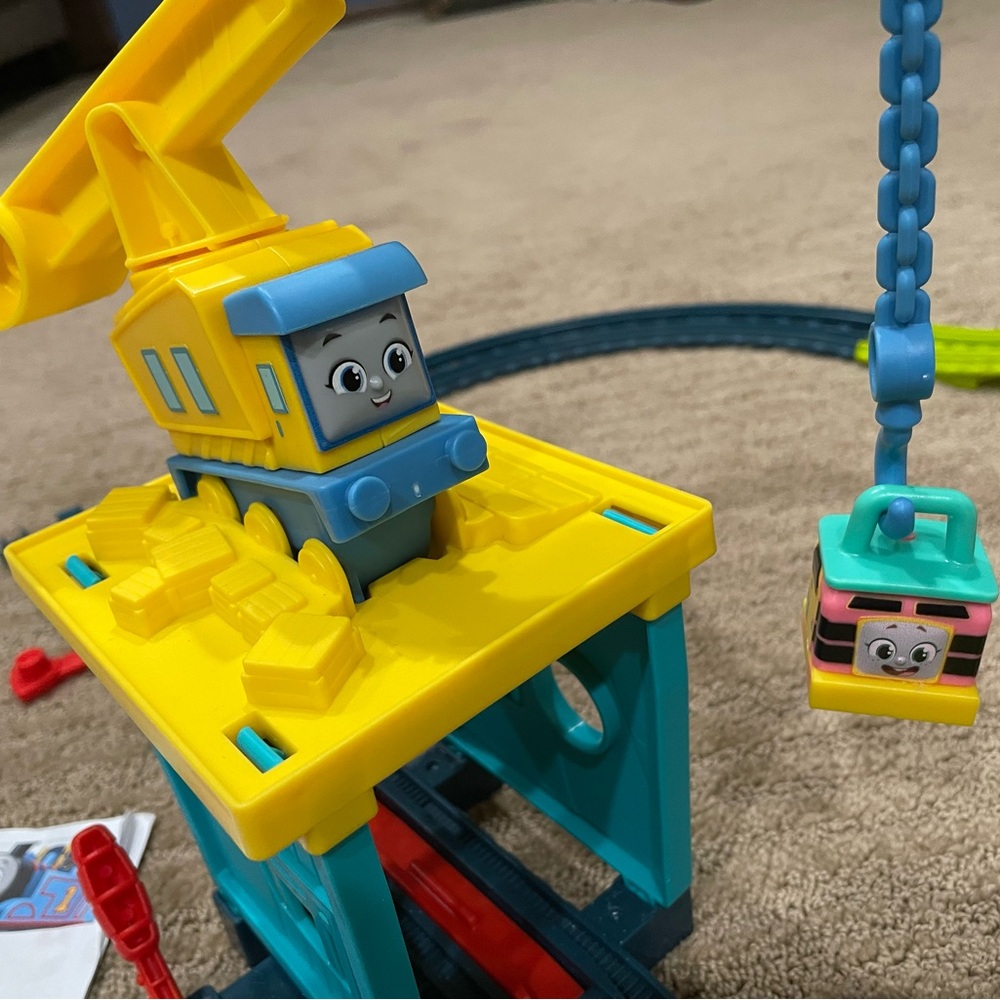 4 Thomas & Friends motorized trains + Track Set “Fix ‘em Up Friends” - Picture 6 of 9